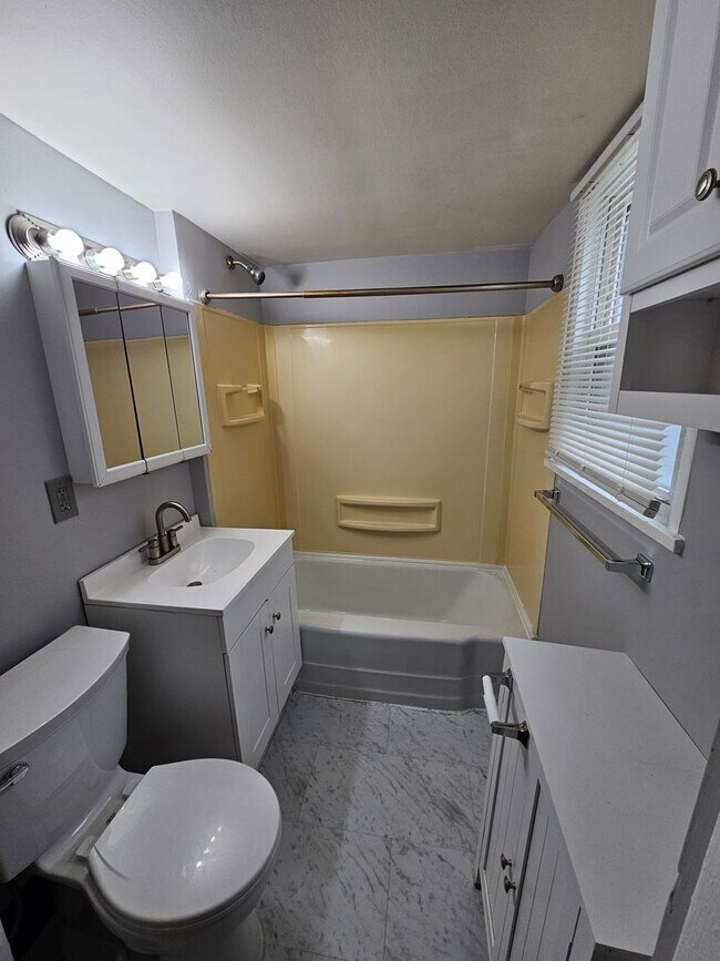 Building Photo - 48th,W.3664