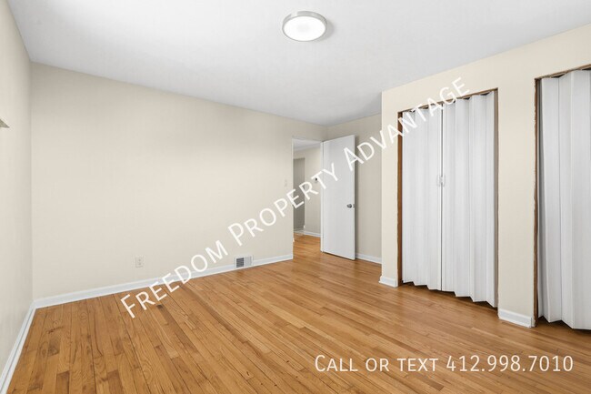 Building Photo - 25 Ridge Dr