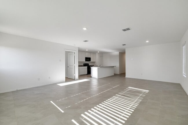 Building Photo - 1613 Vattier St