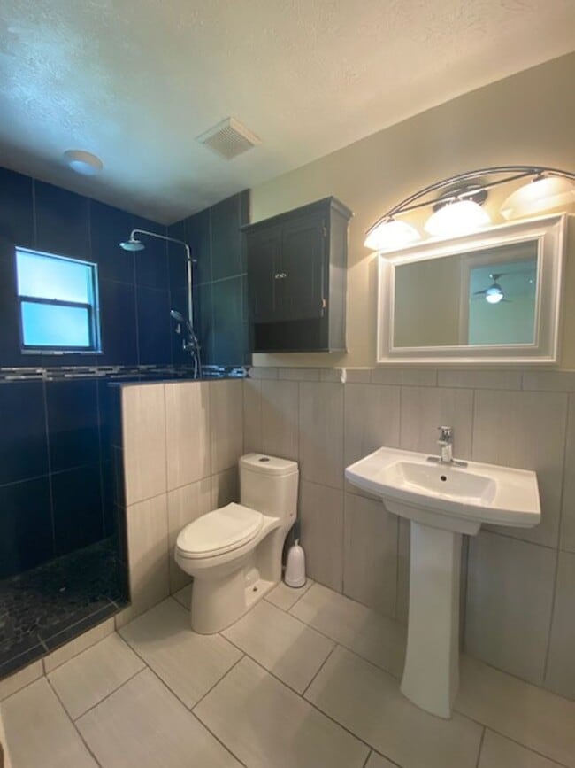 Building Photo - Brandon home available soon!