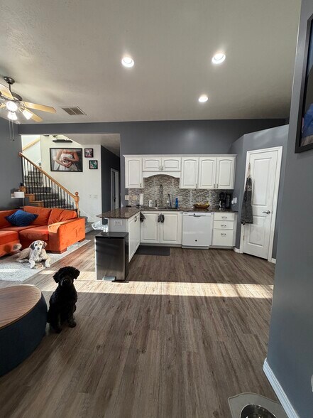 Building Photo - 70 N Main St