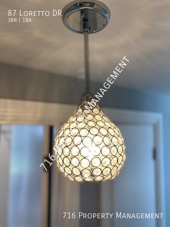 Building Photo - Newly Renovated Single Family Home! Move i...