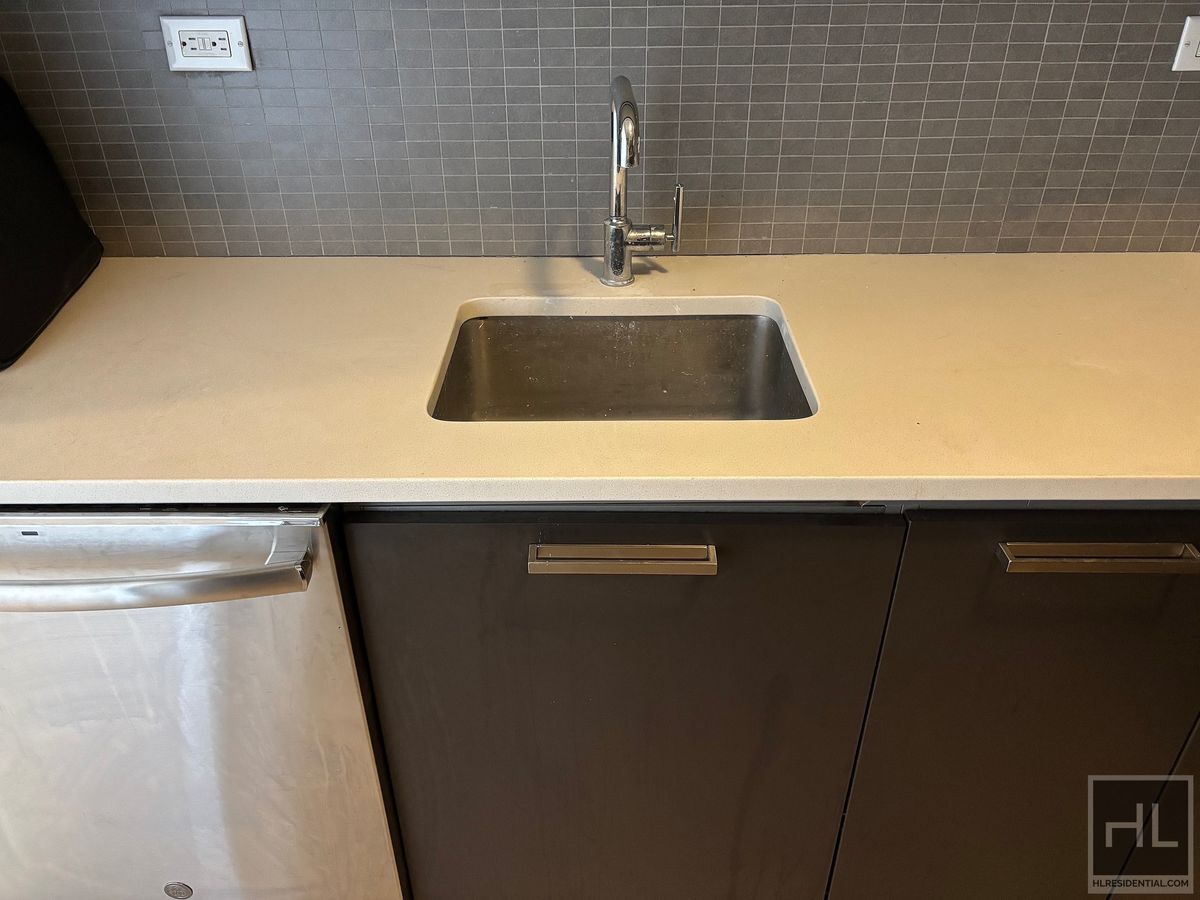 Building Photo - East 39th Street