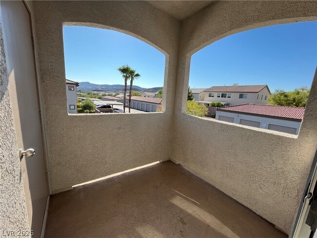 Building Photo - 2305 W Horizon Ridge Pkwy