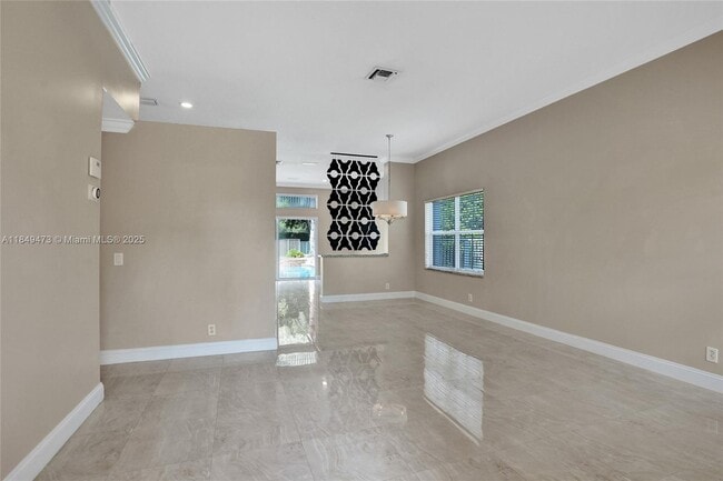 Building Photo - 1100 Chinaberry Dr