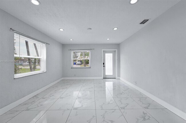 Building Photo - 2714 Fillmore St