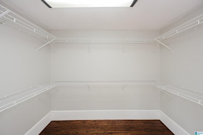 Building Photo - 2810 Rhodes Cir S