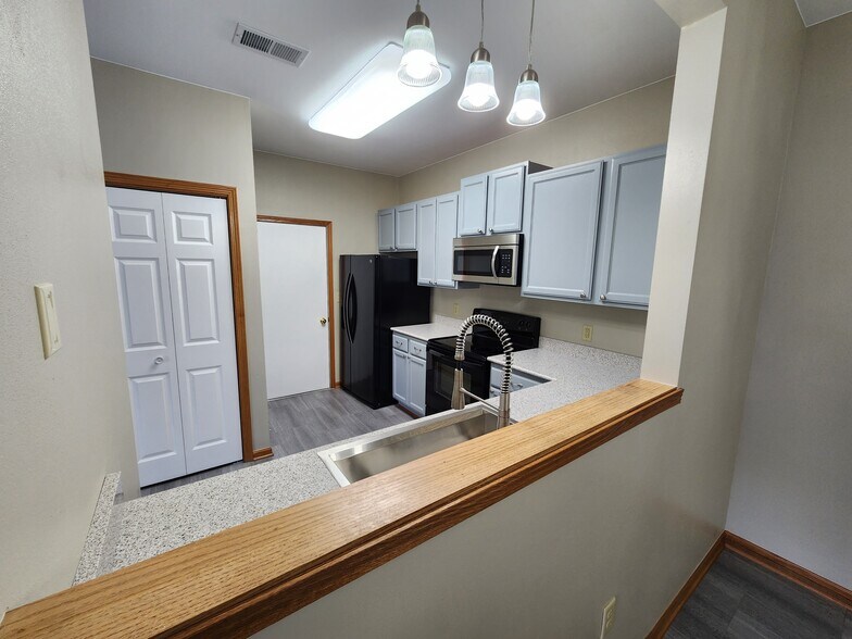 kitchen 2 - 869 Pope St