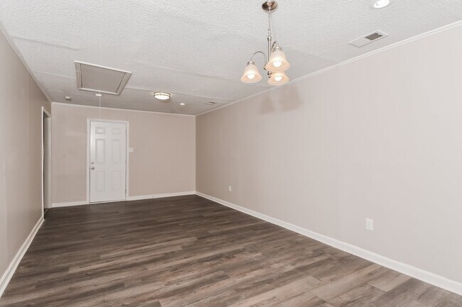 Building Photo - 4017 Tavineer Dr