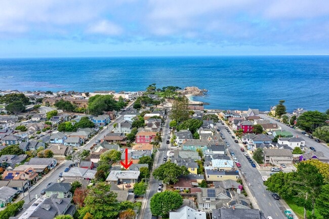 Building Photo - Charming 2 bed 1 bathroom unit in Pacific ...