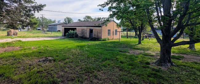 Building Photo - Spacious 3-Bedroom, 2-Bathroom Home