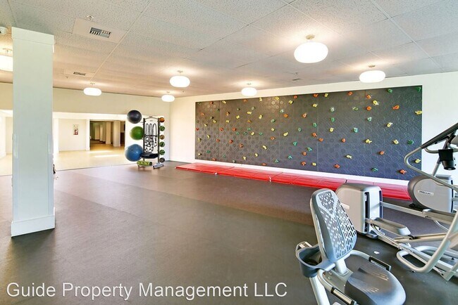 Building Photo - 2450 Aurora Ave N