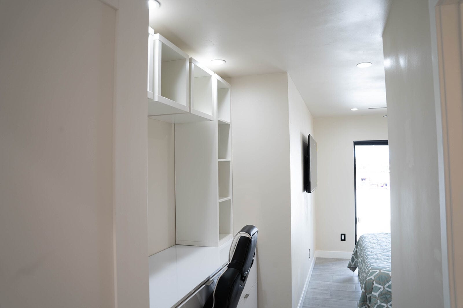 Office Area/Desk in Master Bedroom 2 - 7005 La Jolla Blvd