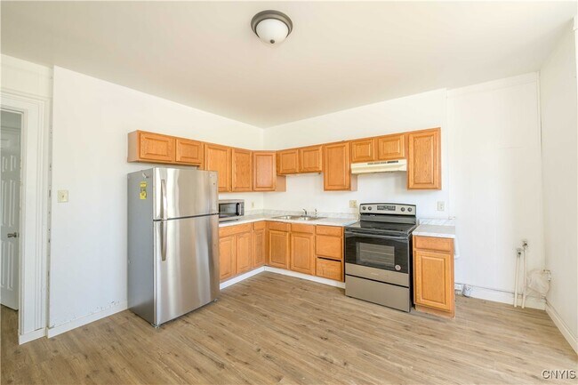 Building Photo - 50 E 4th St