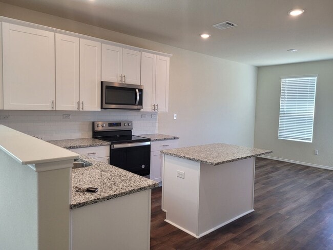 Building Photo - Spacious Family Home in Overlook at Creeks...