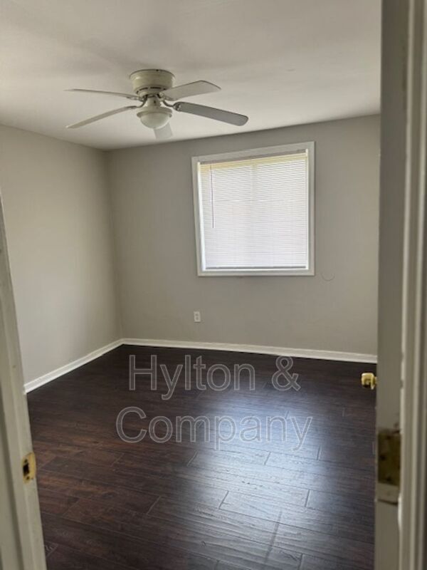 Building Photo - 1703 Lamb Ave