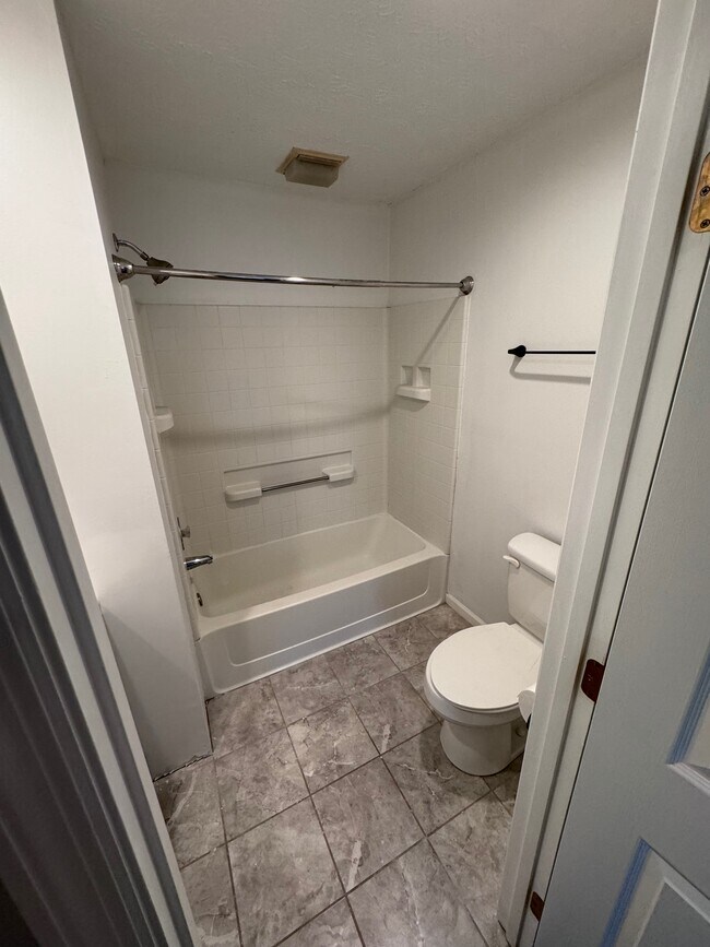 Building Photo - 3388 Fishinger Mill Dr