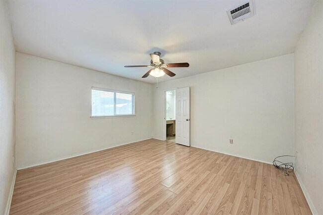 Building Photo - 1201 Sheltie Ln