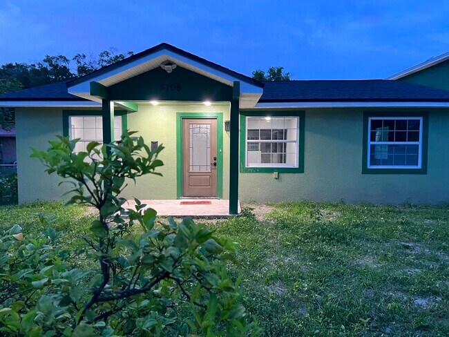 Building Photo - 4709 15th Ave S