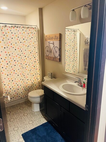 Building Photo - 5370 Little Bluestem Dr