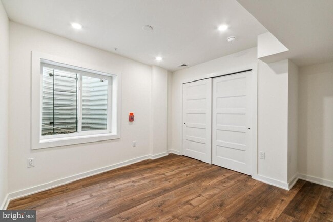 Building Photo - 6211 Woodbine Ave