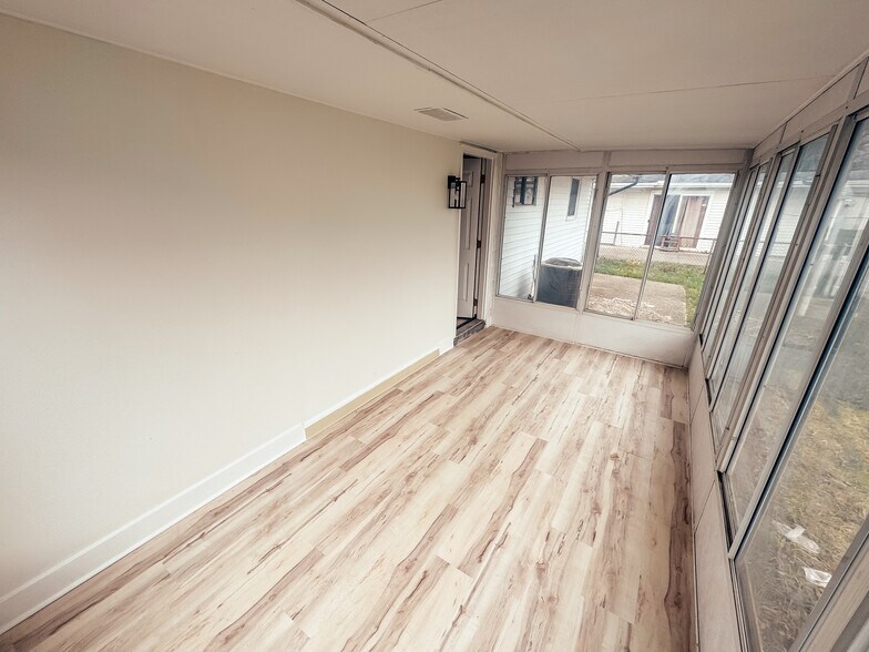 Building Photo - 1832 Kermit Ave