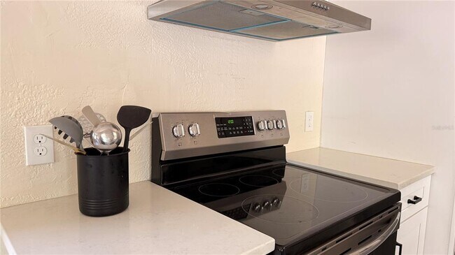 Building Photo - 905 Jones St