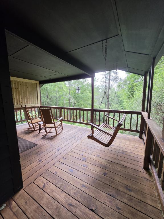 Building Photo - 240 Fox Hill Loop