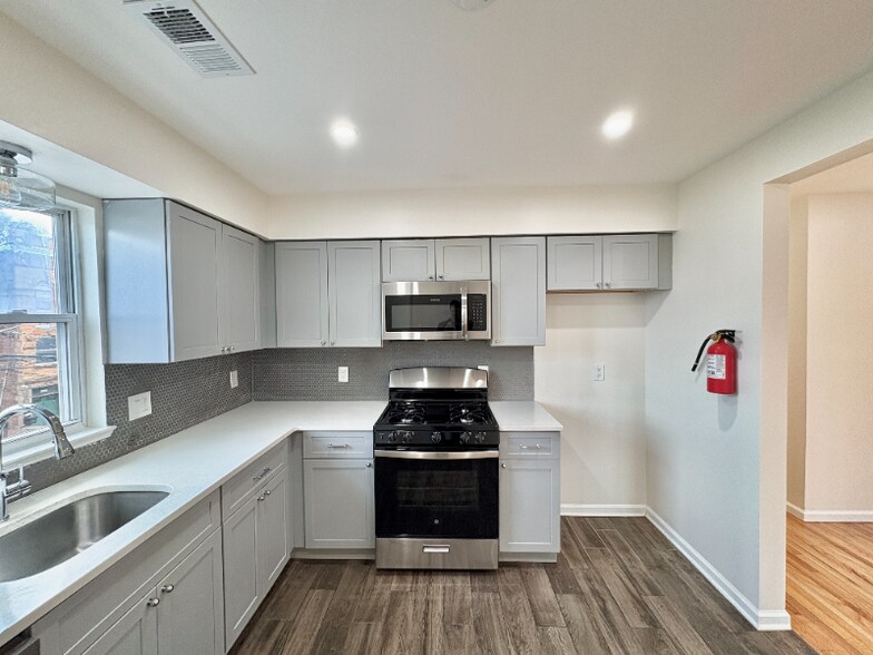 Building Photo - 156 Ridgewood Ave