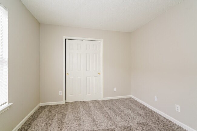 Building Photo - 1278 Kenwood Dr