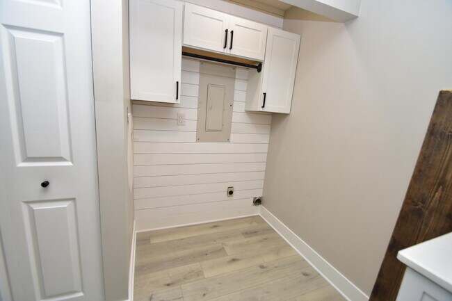 Building Photo - 3805 Wedgewood Ct