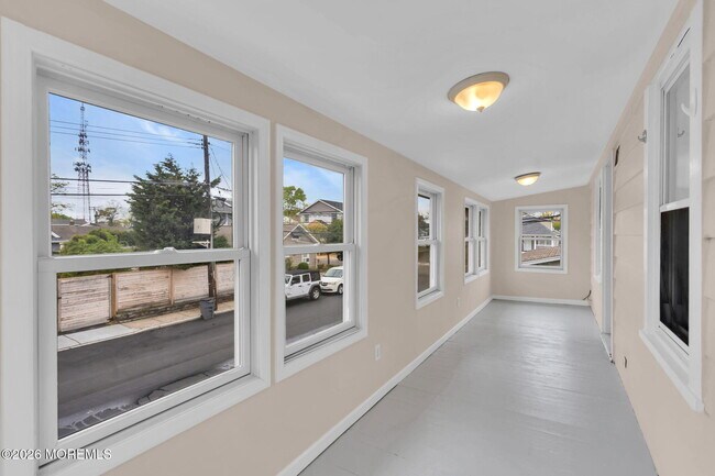 Building Photo - 1802 Pine Terrace