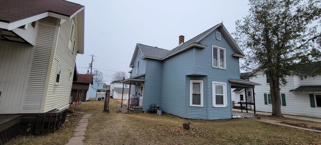 Building Photo - 325 N 3rd Ave