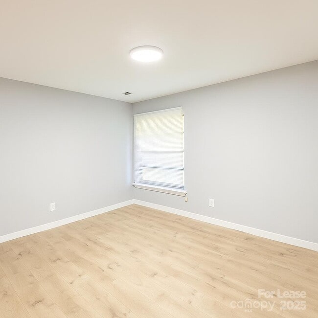 Building Photo - 2025 Tyvola Rd