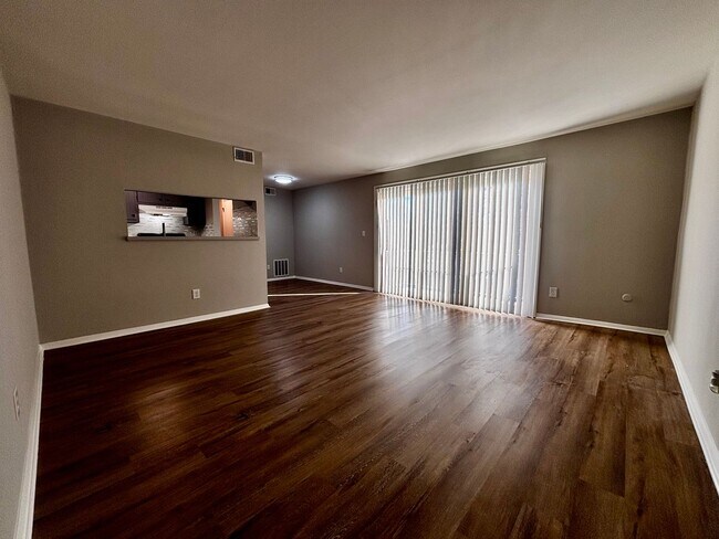Building Photo - Spacious One Bedroom Located in Kettering ...