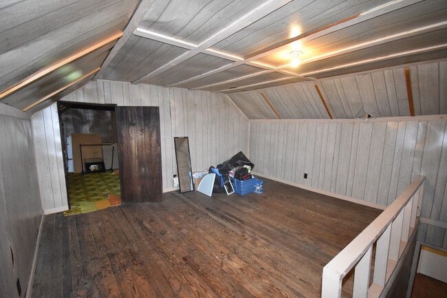 Building Photo - 2 Bedroom Home For Rent in The County!