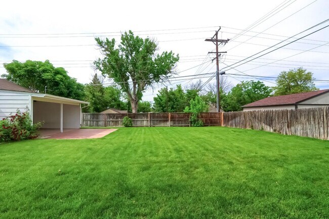Building Photo - 2 Bedroom single family home in Denver