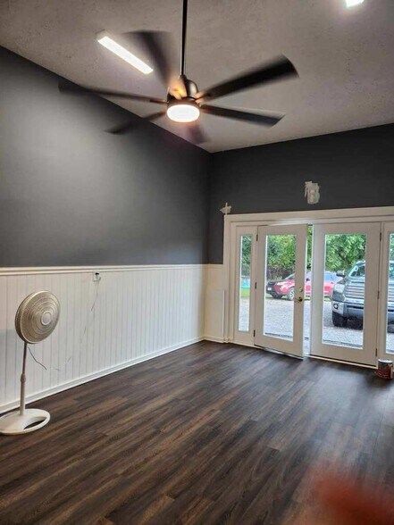 Building Photo - 1008 Windrush Rd