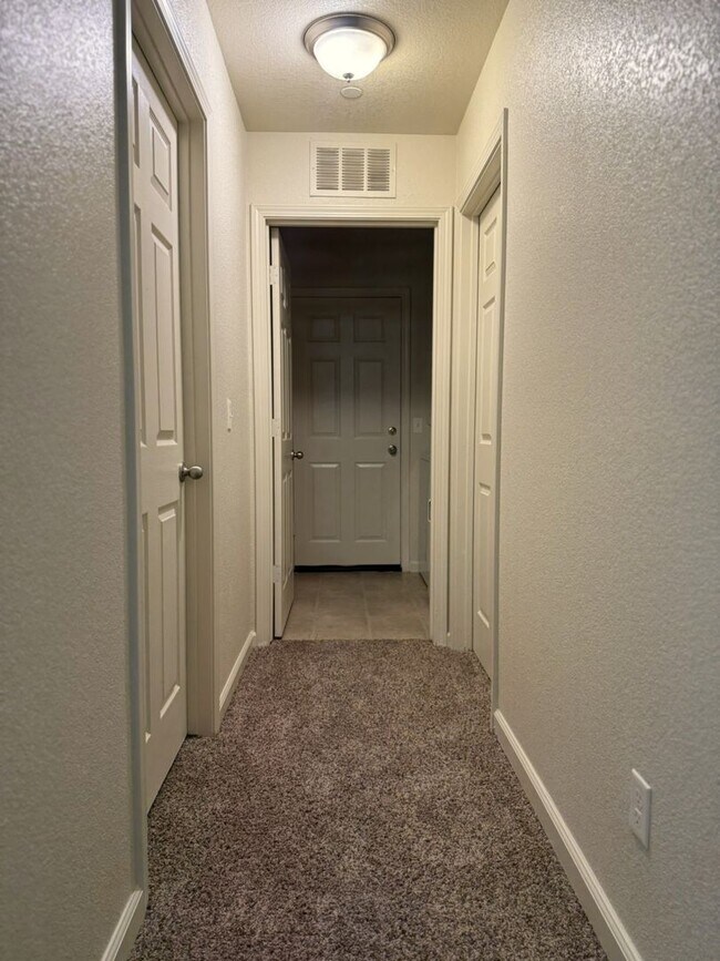 Building Photo - Don’t miss out on this 3 bedroom/2bath home!!!