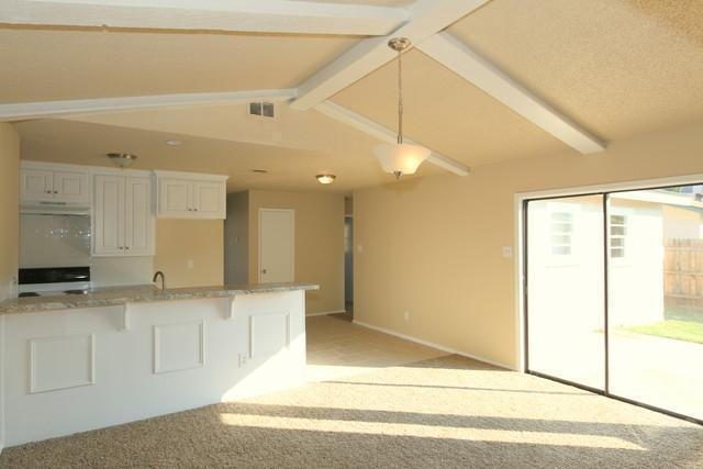 Building Photo - Half off First Full Month's Rent! /Fantastic Updated Home