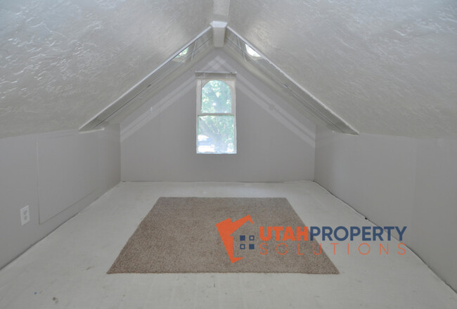 Building Photo - 559 E 800 S