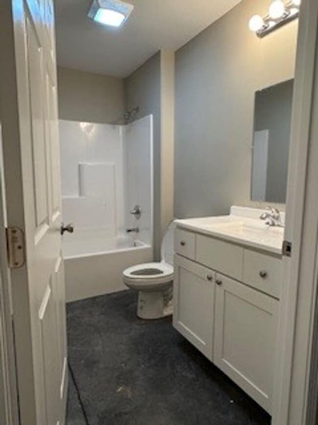 Building Photo - 3-bedroom 1-bath home located just minutes from I-55 Hwy  (Jackson/Fruitland area)