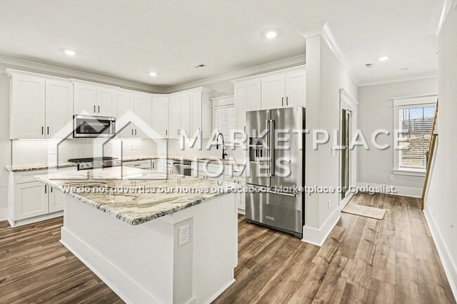 Building Photo - 521 Kingwood Ln