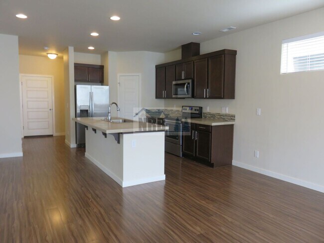 Building Photo - Stunning 3 bd House located in a Gated Community of Puyallup!