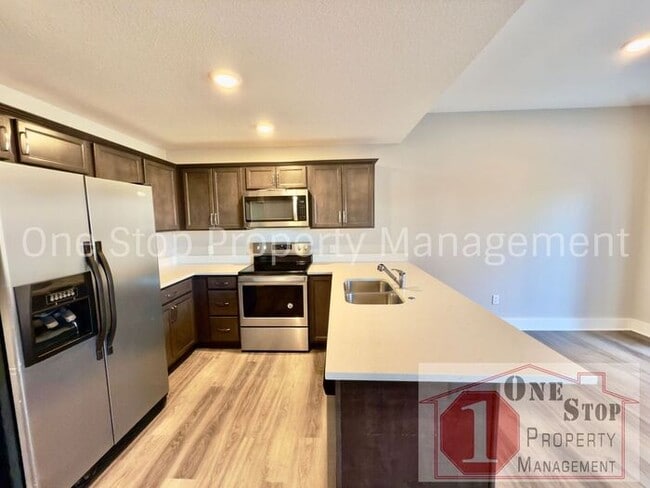 Building Photo - 3 Bedroom / 2.5 Bathroom Townhome in Louisburg, KS!