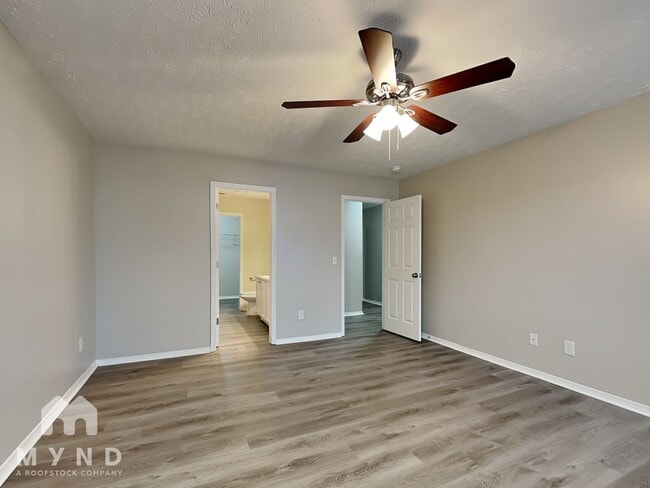 Building Photo - 2838 Creekbend Dr
