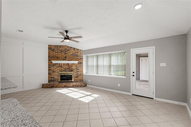 Building Photo - 8402 Pine Shores Dr