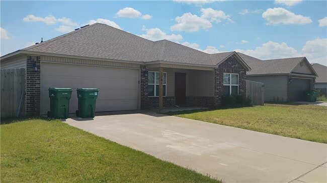 Primary Photo - 1701 Forest Dr