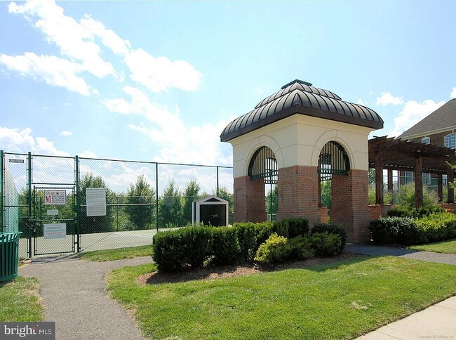 Building Photo - 217 Highland Ridge Ave