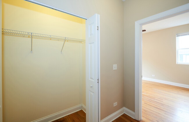 Building Photo - 1609 W Farwell Ave